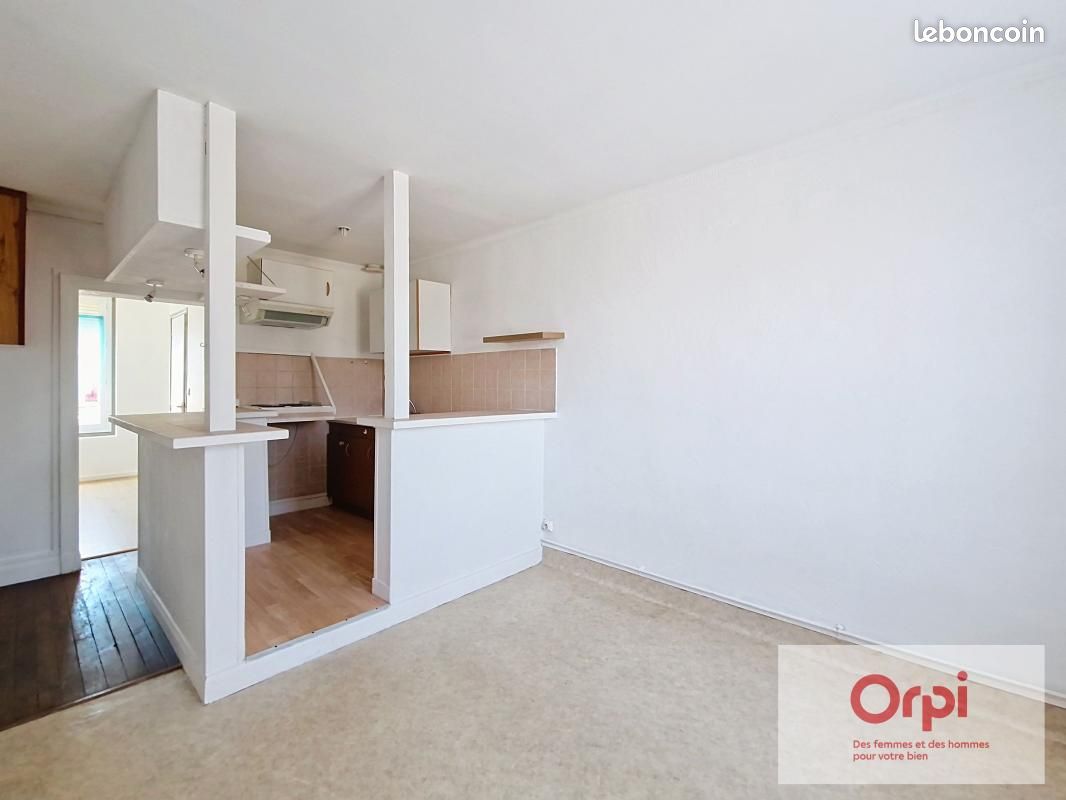 Appartement 1 pièce 29 m² · à Montluçon · 29 m² · 370 €