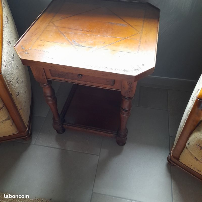 Table (image 1)