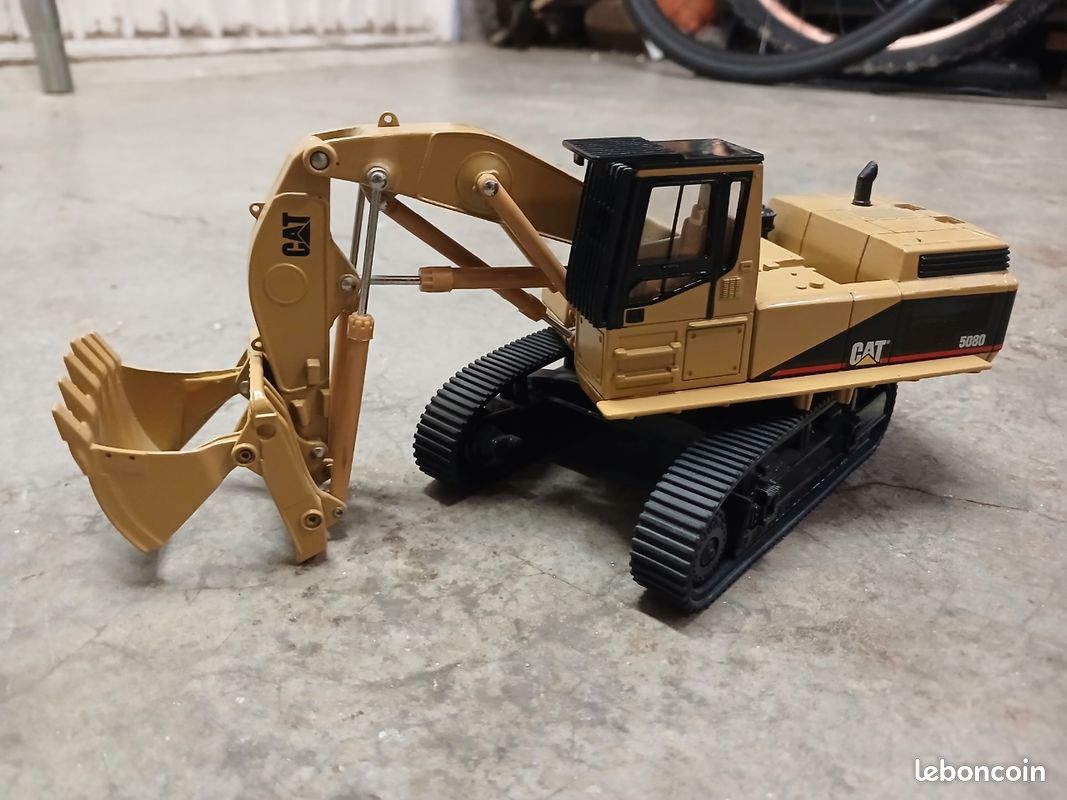 Miniature Conrad Caterpillar D11N Tracteur + Fiatallis FR20B (occasion)