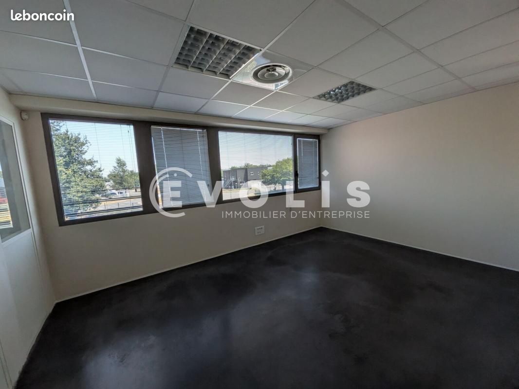 Local bureaux 800 m² (image 4)