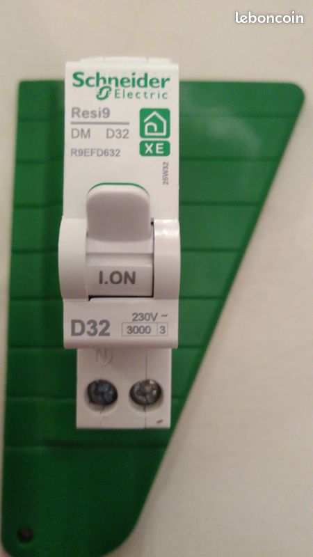 Disjoncteur D32 Ampères XE SCHNEIDER&Electric (image 1)