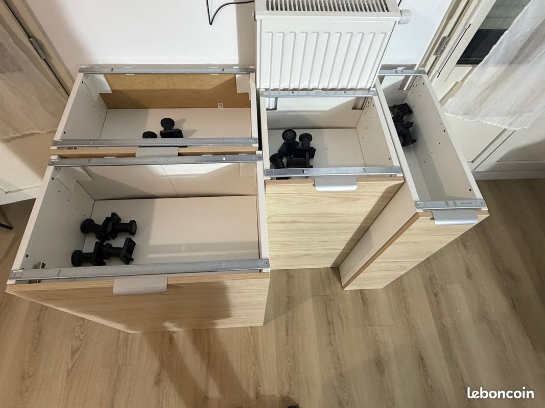 Lot de 4 meubles bas – bois clair – avec pieds (image 3)