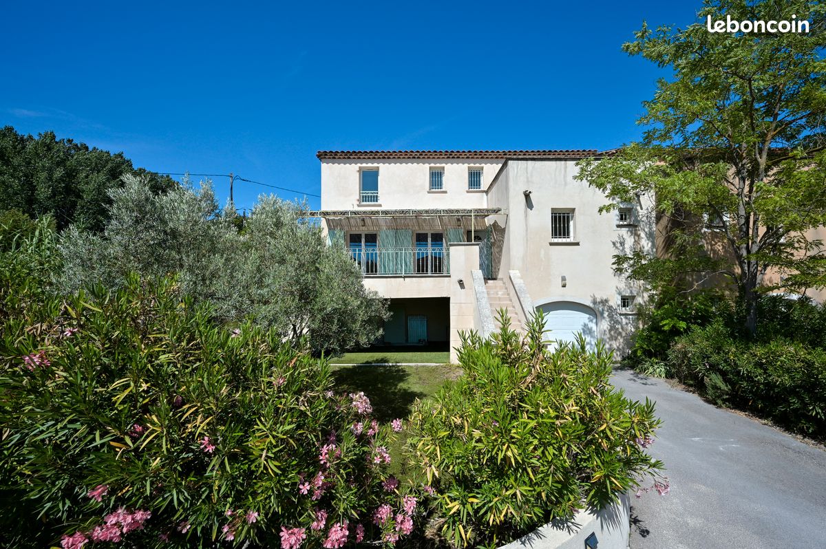 Maison 6 pièces 161 m² · à Aix-en-Provence · 161 m² · 695 000 €