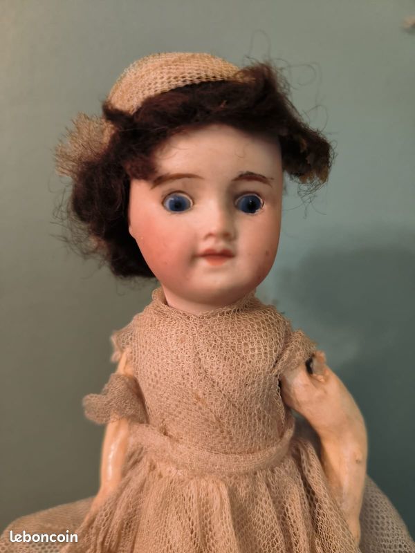 Vente de poupées anciennes en porcelaine