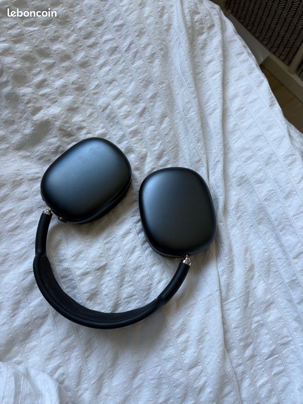 AirPods Max (image 2)