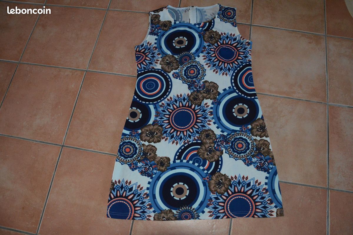 Robe rosaces bleu (image 1)