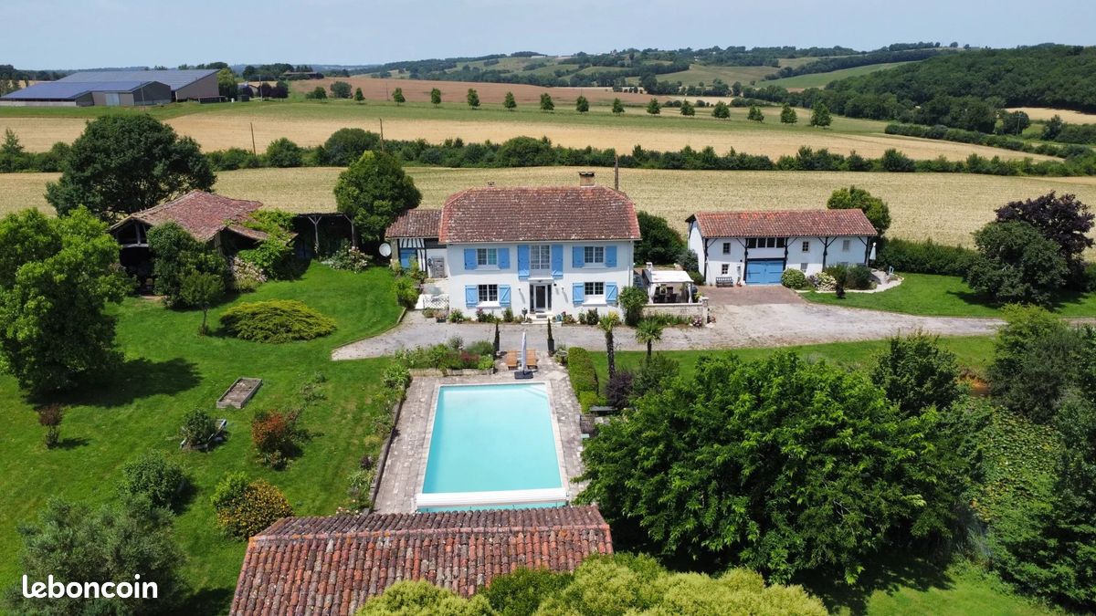 Maison 10 pièces 325 m² · à Vic-Fezensac · 325 m² · 599 000 €
