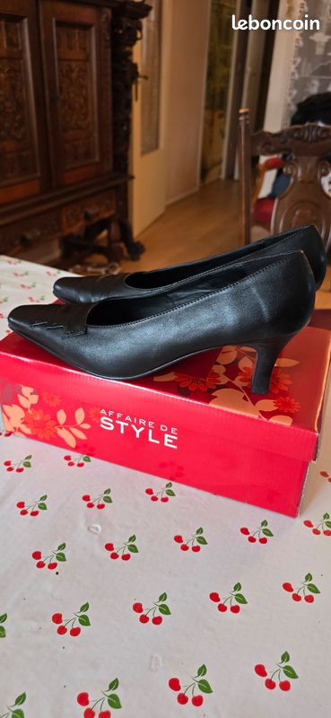 Escarpins cuir noirs (image 2)