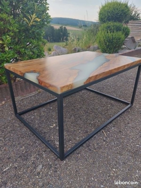 Table haut de gamme en résine époxy et bois noble (image 2)