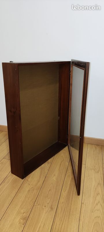 Petite vitrine en bois (image 1)
