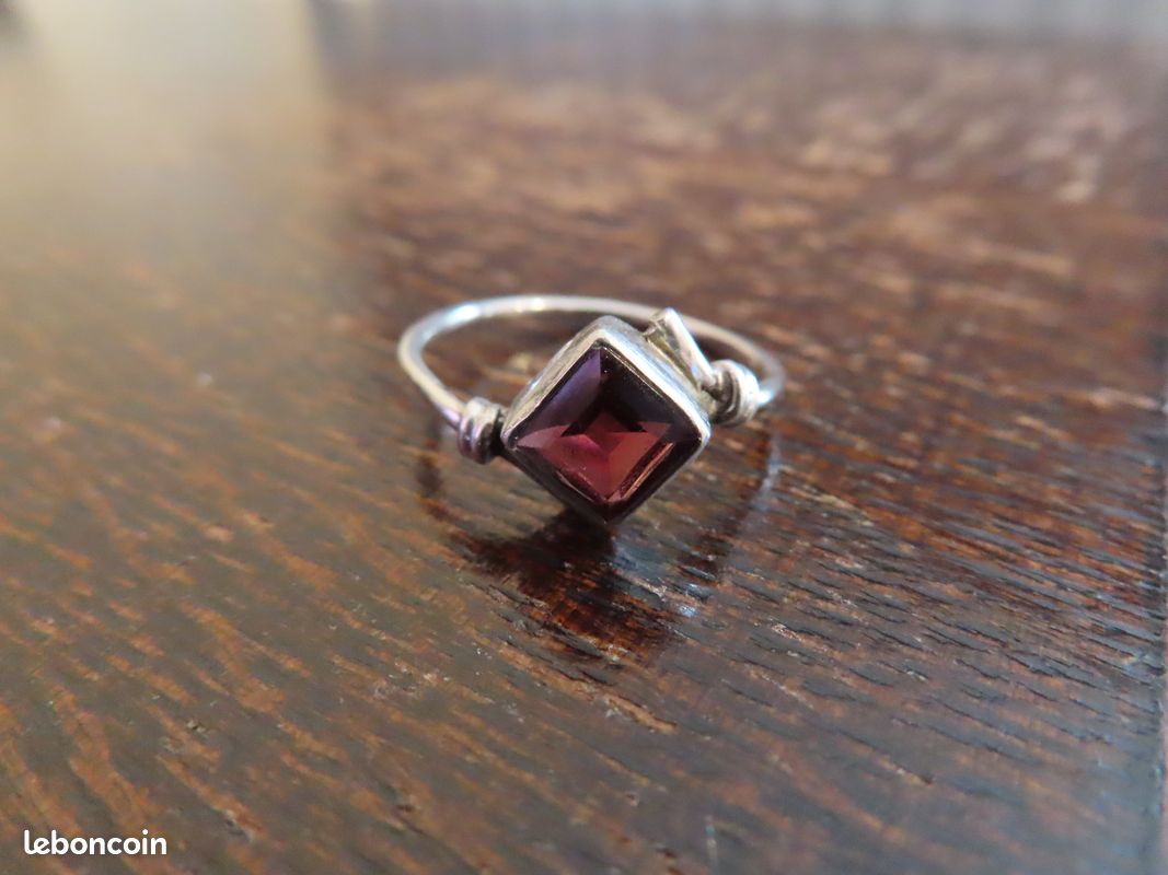 Bague En Argent Sertie De Grenats - Taille 54, Occasion En Bon état, Couleur Rouge Dominante