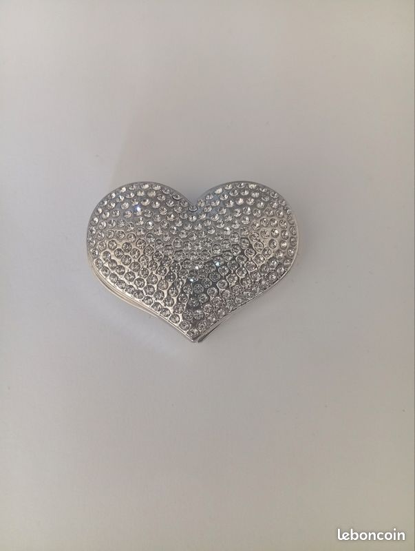 Broche Cœur LOVE Argentée Vintage - Bijou Fantaisie Ajouré En Relief - Occasion état Impeccable