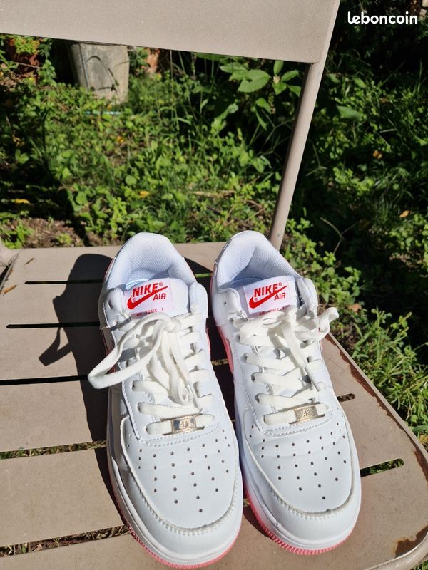 Baskets Nike Air Force One Taille 38 Nike AIR FORCE (GS) ROUGE