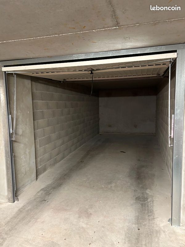 Parking/box VILLEURBANNE · 100 €