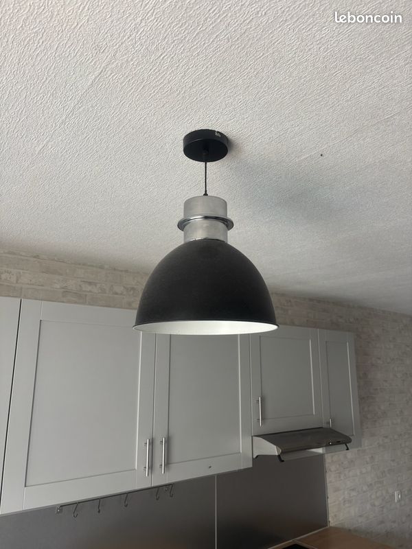 Lustre industriel (image 1)