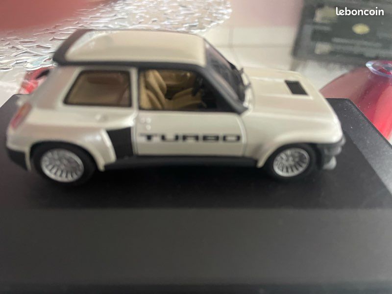 Universal Hobbies 1/43 Renault 5 Supercinq GT Turbo - Rallye Côte Ivoire 1989
