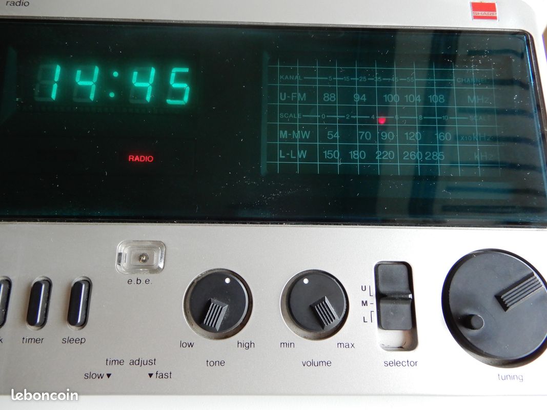 Radio réveil FM vintage SHARP FY-77CH S design Japon 1977 space age