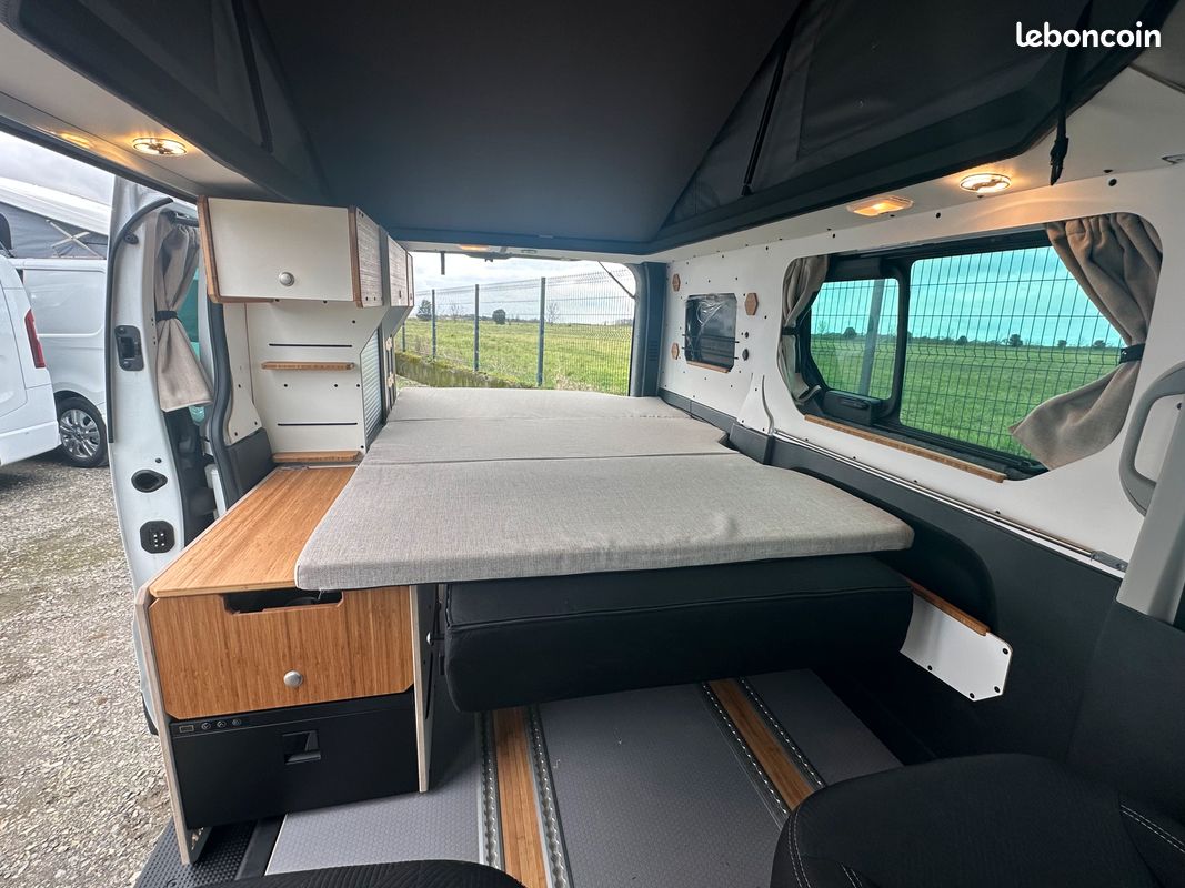 Van aménagé 4 places avec toit relevable – Renault Trafic – NEUF - prêt à voyager (image 4)