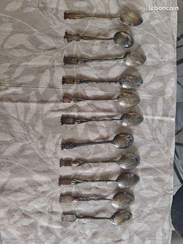 Lot de 11 cuillères à collectionner (image 2)