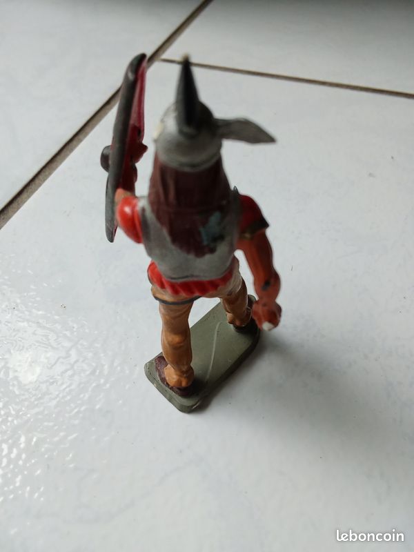 Figurine vintage guerrier gaulois (image 3)