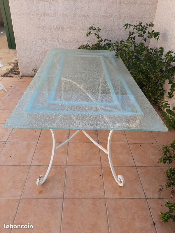 La table (image 1)
