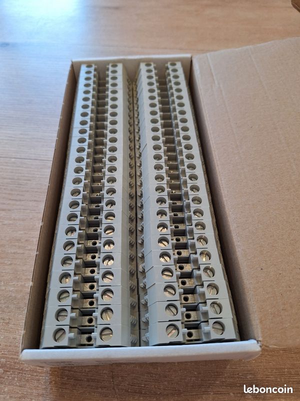 Hager . Lot de 50 bornes KXA10L neuves (image 1)