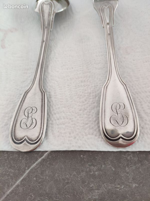 Cuillère et Fourchette en Argent du 19 Eme Siècle , poids environ 50 grammes chacune. Poinçon Tête de Minerve et poinçon d'orfèvre . Pièces rares - Arts de la table Cuillère et Fourchette en Argent du 19 Eme Siècle , poids environ 50 grammes chacune. Poinçon Tête de Minerve et poinçon d'orfèvre . Pièces rares - Arts de la table