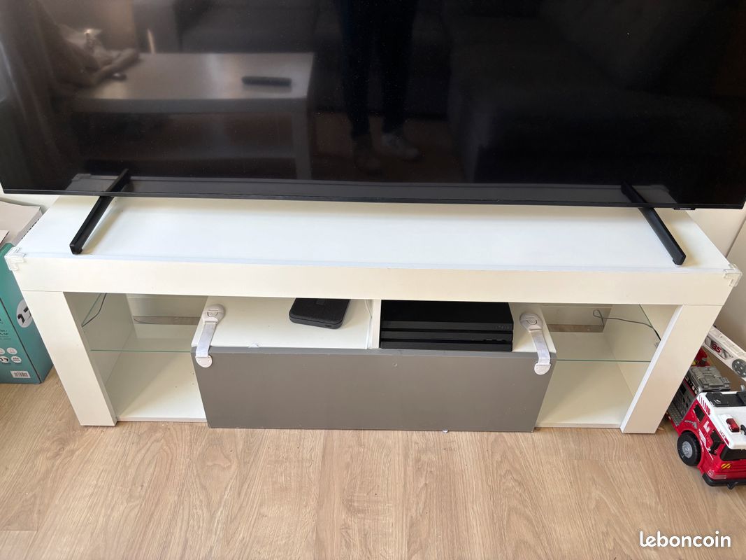 Meuble TV blanc avec rangements (image 1)