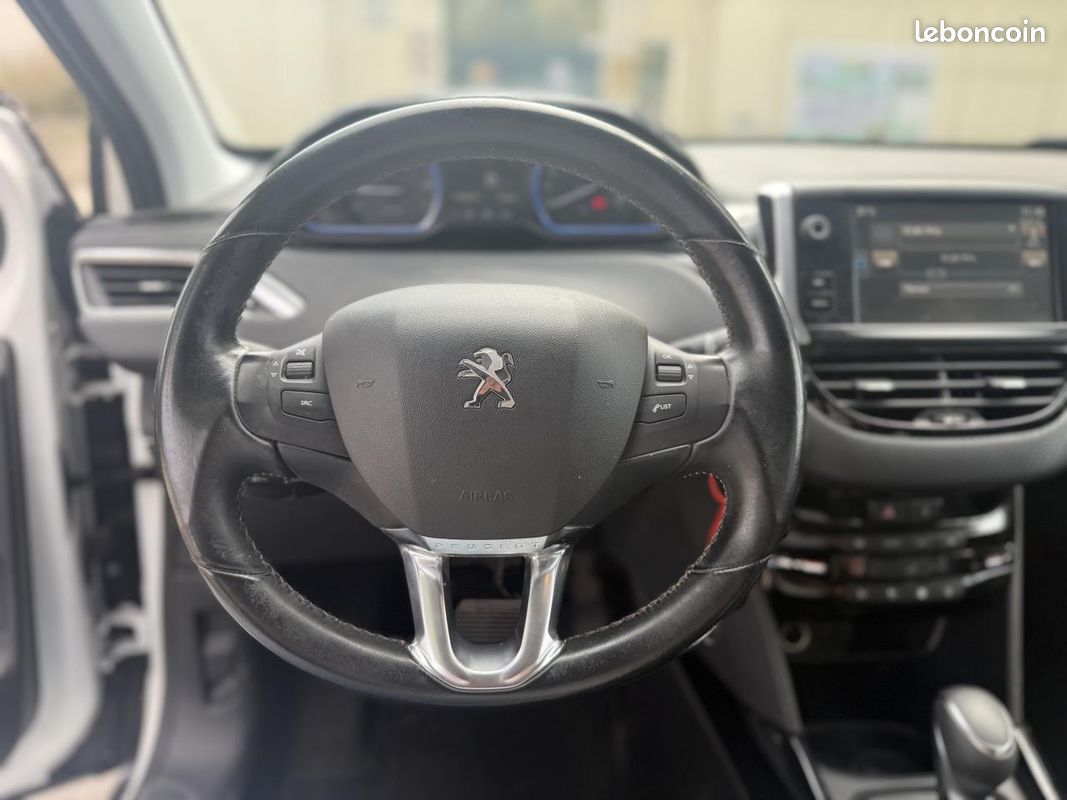 PEUGEOT 2008 1.2i 110CH BV EAT6 Allure (image 14)