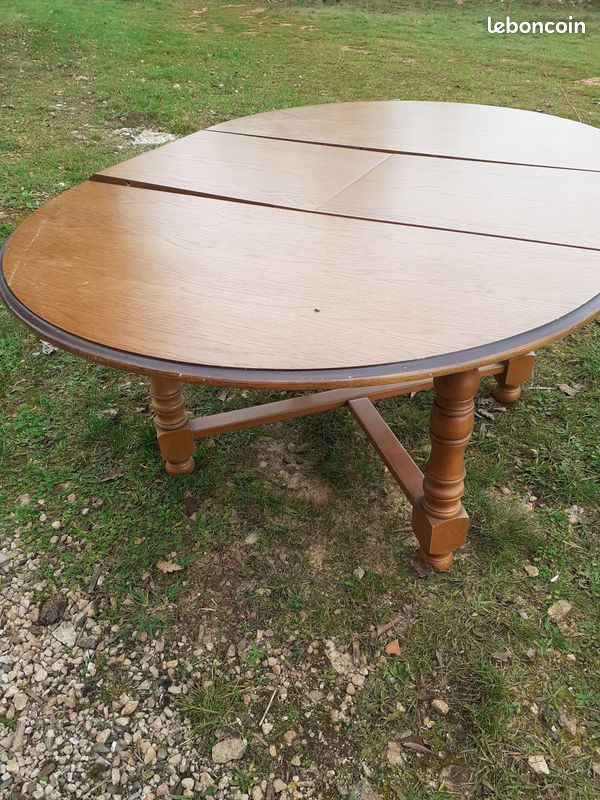 Table en bois (image 1)