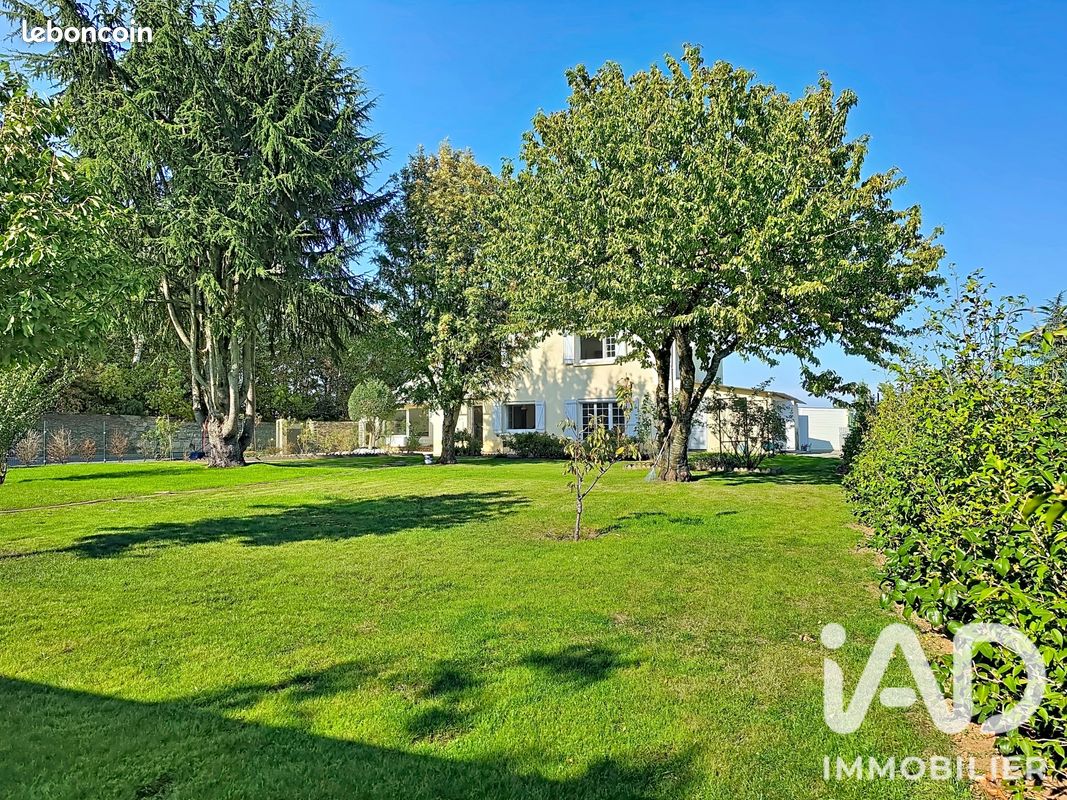 Maison 15 pièces 337 m² · à Erdre-en-Anjou · 337 m² · 899 000 €