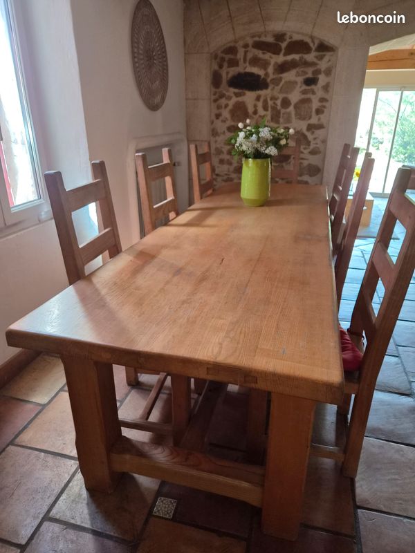 Grande table en pin massif + 8 chaises (image 1)
