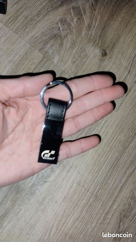 Porte-clé officiel Gran Turismo 7 PS5 / PS4 – Collector avec boîte (image 3)
