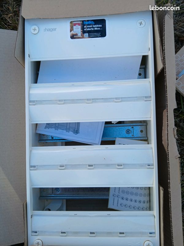 Tableau 3 rangees hager + porte neufs (image 1)