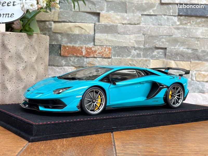 Autoart lamborghini aventador svj turquoise 1/18 + vitrine 1/18 (image 13)