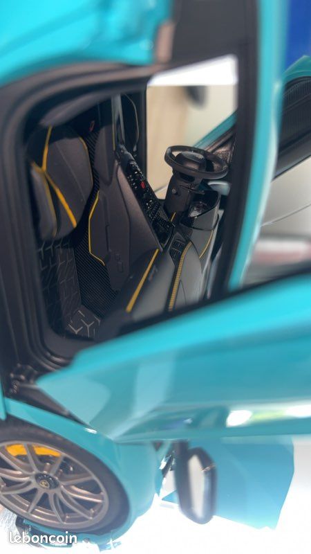 Autoart lamborghini aventador svj turquoise 1/18 + vitrine 1/18 (image 8)