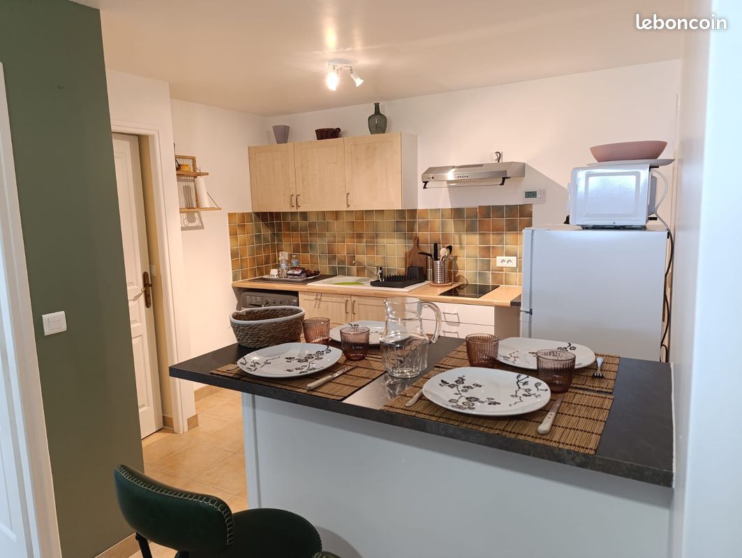 Logement 4 pers. 2 chambres Piscine privée Parc 1,2ha Parking attenant dans la propriété (image 9)