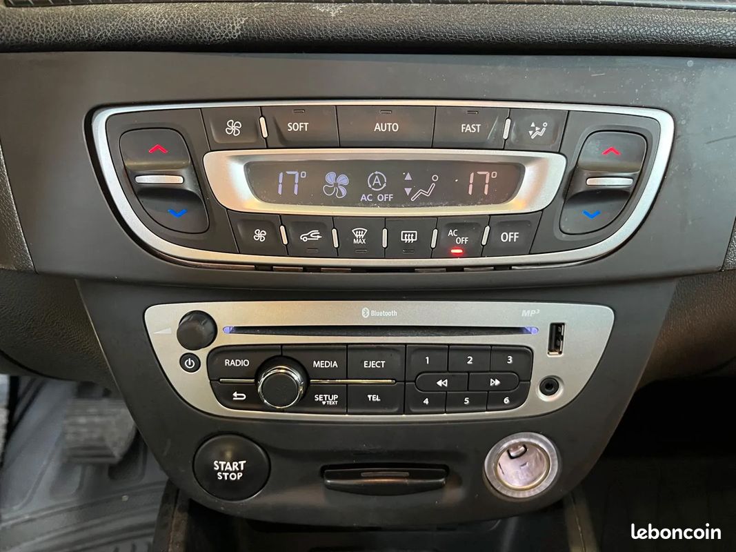 RENAULT Megane 1.2 115ch Limited - 2012 - 48 500 km - Faible kilométrage (image 14)