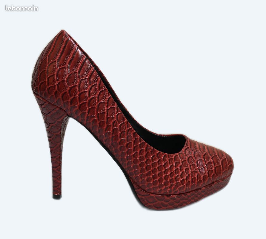 Escarpins rouge façon croco Texto TBE Chaussures