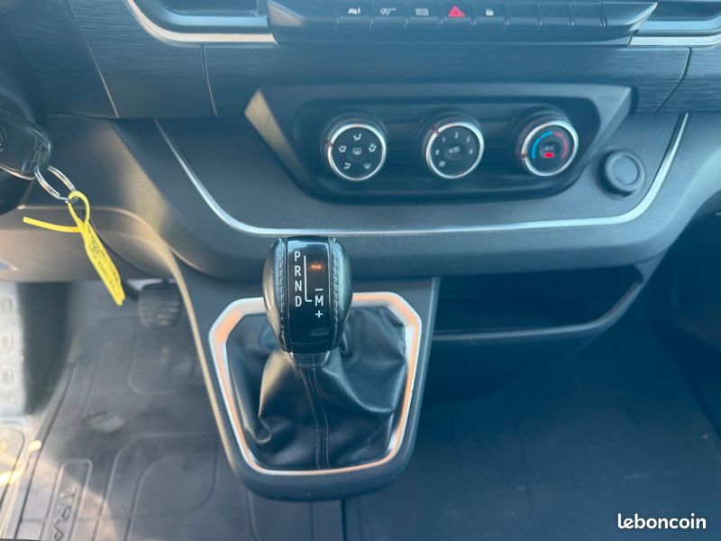 Renault Trafic III Fourgon L1H1 2T8 Grand Confort 2.0 150 ch BVA6 (image 9)