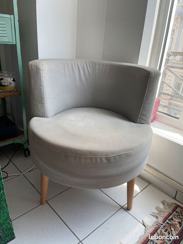 Fauteuil gris et bois (image 2)