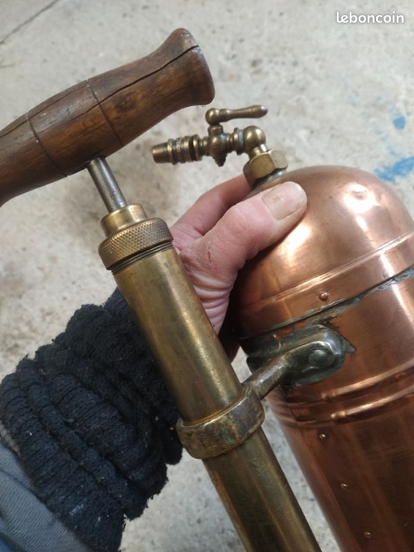 Pulvérisateur ancien cuivre (image 1)