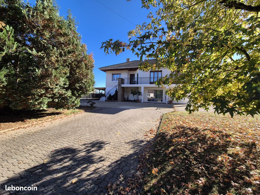 Maison 6 pièces 176 m² · à Grièges · 176 m² · 299 000 €