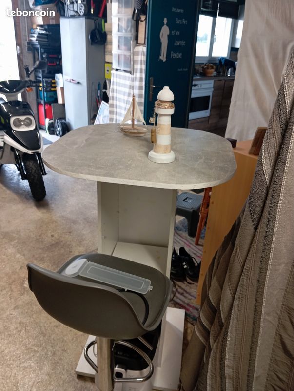 Vends mange debout et une chaise (image 1)