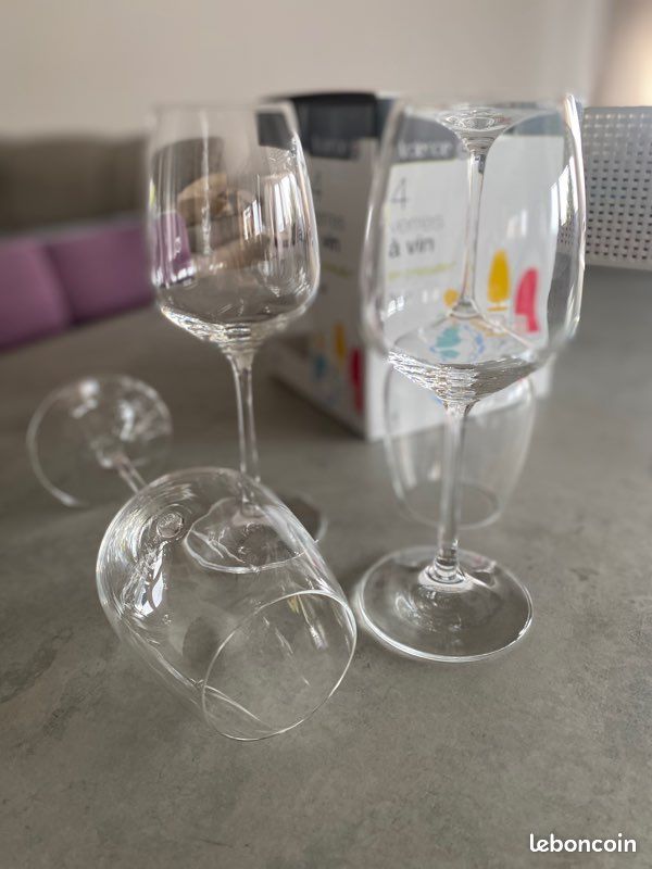 Lot 4 verres à vin (image 2)