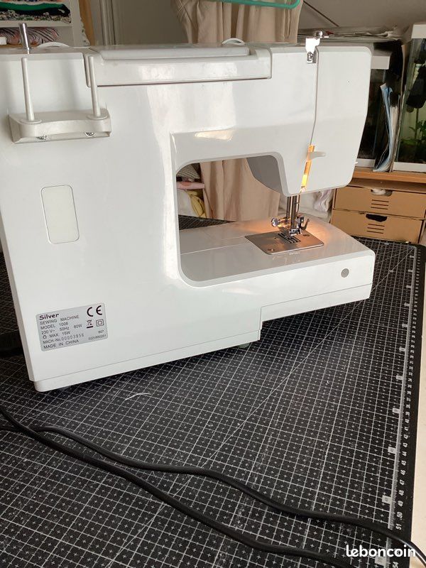 Machine à coudre (image 2)