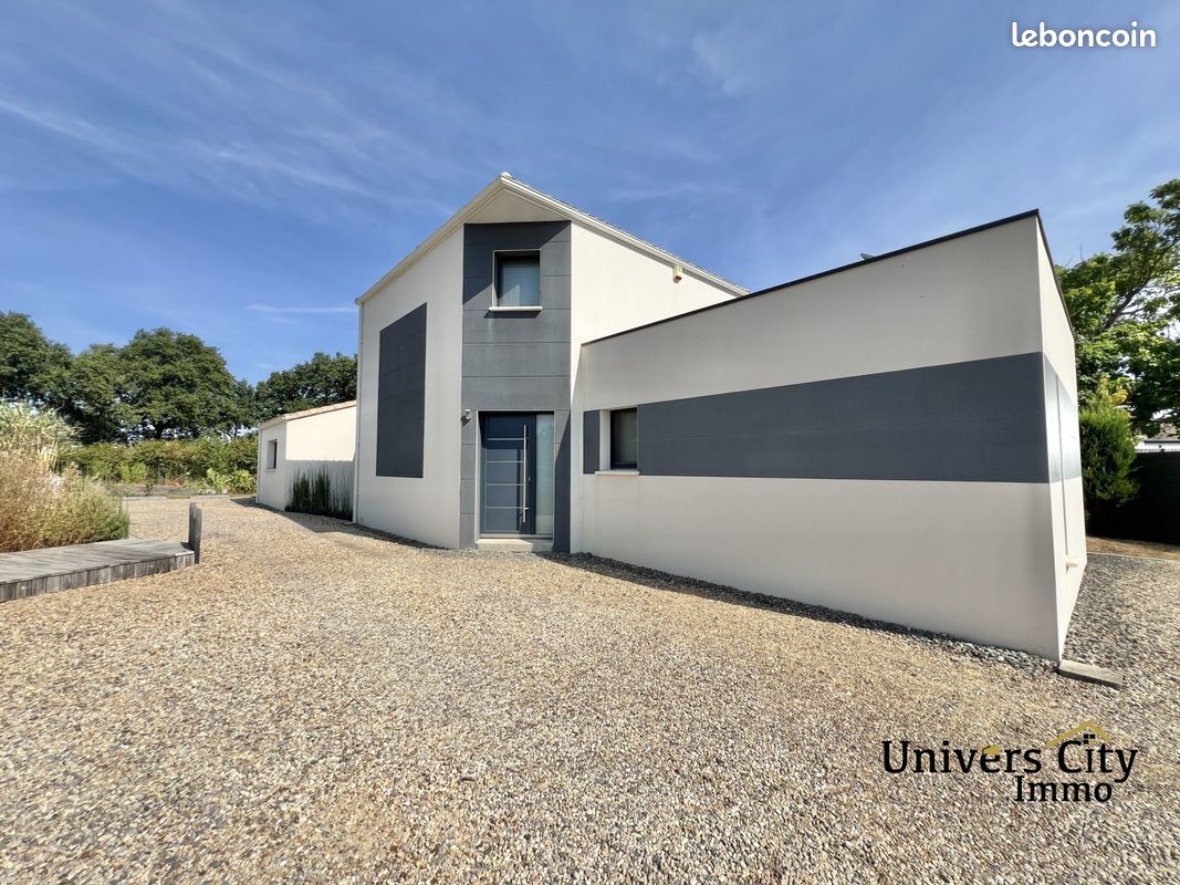 Maison 8 pièces 166 m² · à Geneston · 166 m² · 469 800 €