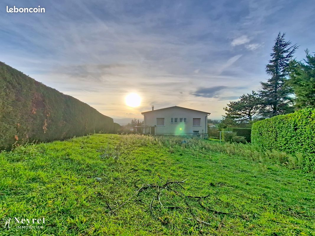 Terrain 441 m² · à Communay · 441 m² · 200 000 €