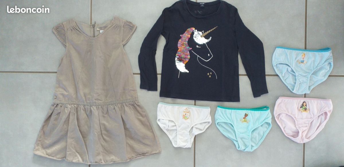 Lot De Vêtements Fille - 5 Articles - Taille 3-4 Ans (104 Cm) - Occasion Très Bon état