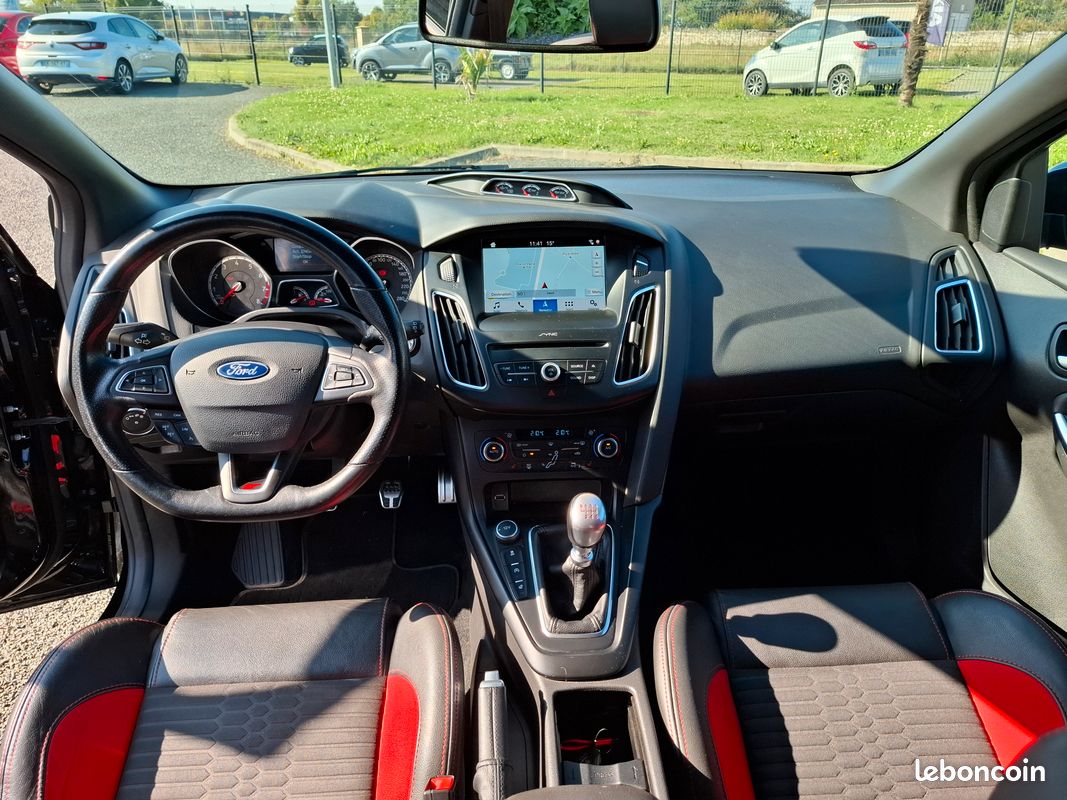 Ford Focus 2.0L EcoBoost 250cv ST 5p BVM6 - Très bon état/Sièges RECARO/Carnet d'entretien OK - (image 3)